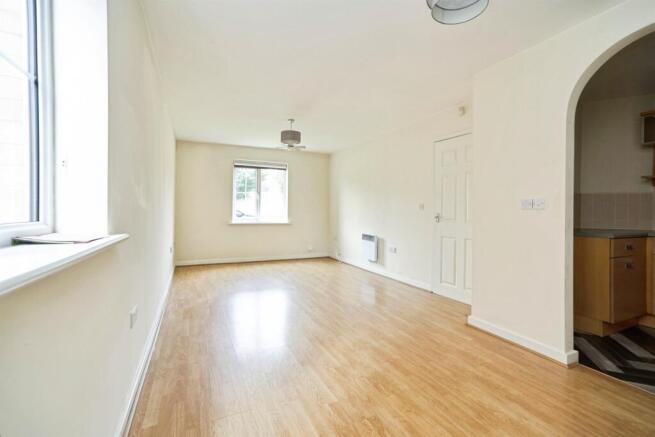 2 bed Ground Flat for sale Image 6