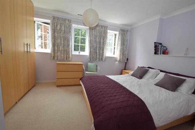 8 SUNDERLAND PLACE, WELLESBOURNE  (MASTER BEDROOM)
