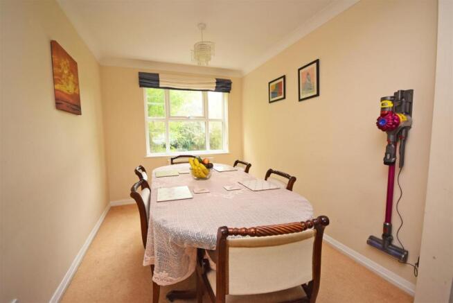 45 Gosling Grove Dining Area.jpg