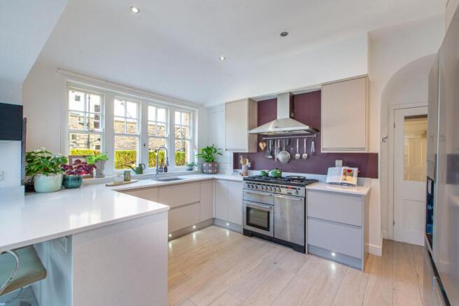 4 bed Semi-Detached for sale Image 4