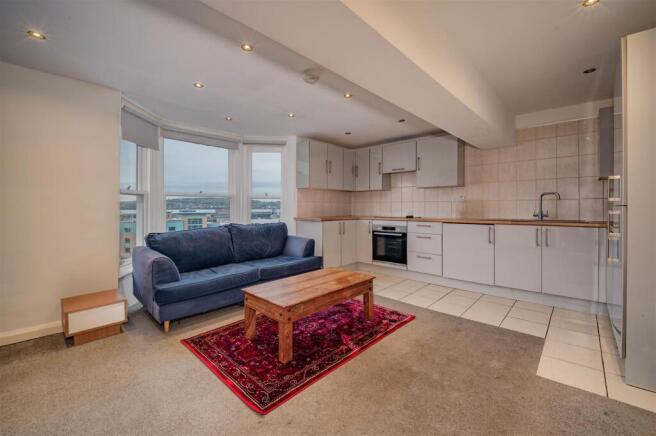 Flat D 142 Nethergate Dundee-11.JPG