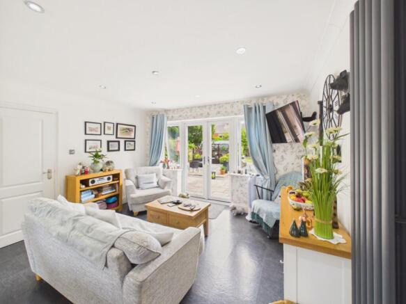 3 bed Semi-Detached for sale Image 4