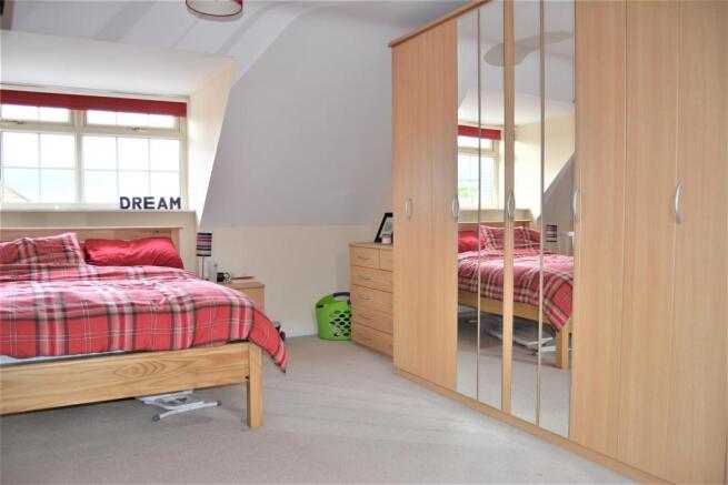 Master Bedroom (3).JPG