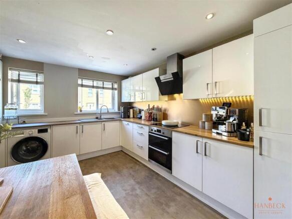 3 bed Semi-Detached for sale Image 5