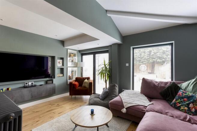 4 bed Semi-Detached for sale Image 7