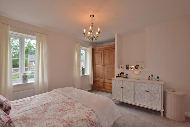 4 bed Detached for sale Image 11