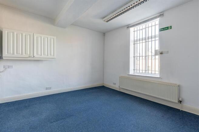 4 bed Town House for sale Image 8