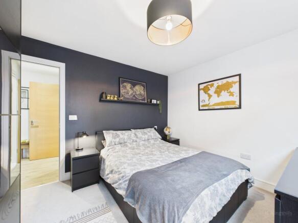 CAM02136G0-PR0497-STILL004