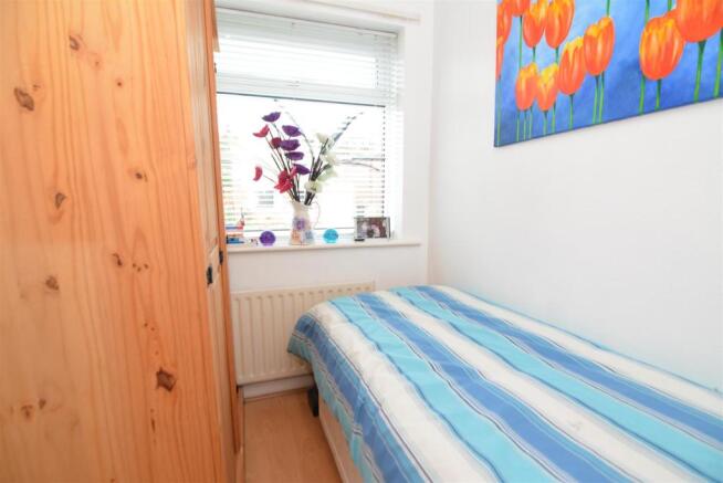 BEDROOM.3.