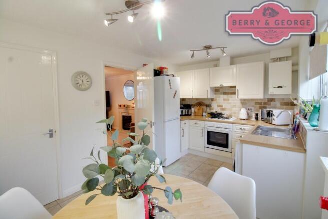 KITCHEN / DINER