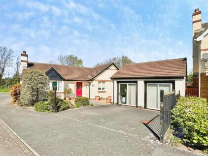 Halletts Way, Axminster