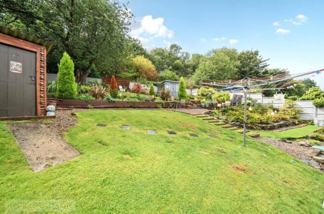 4 bed Semi-Detached Bungalow for sale Image 4