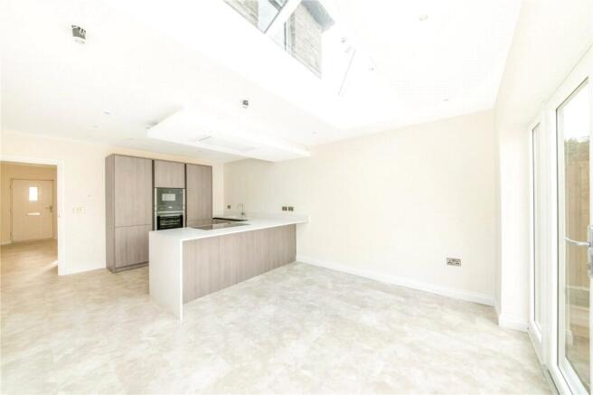 4 bed Detached for sale Image 10