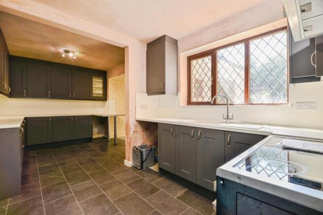 4 bed Semi-Detached for sale Image 5