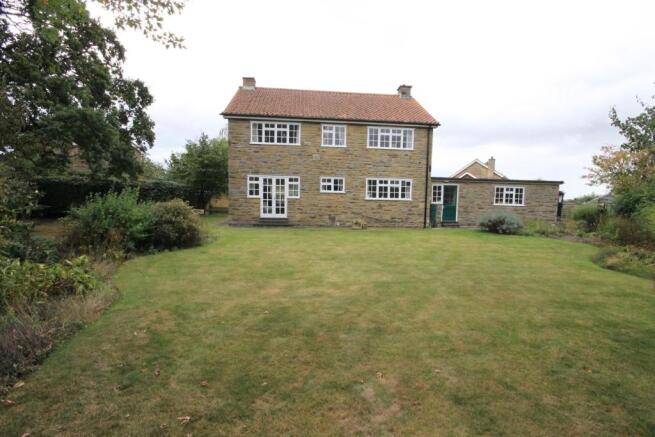 ENCLOSED REAR GARDEN