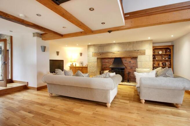 5 bed Detached for sale Image 10