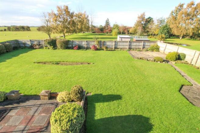 rear garden b.jpg