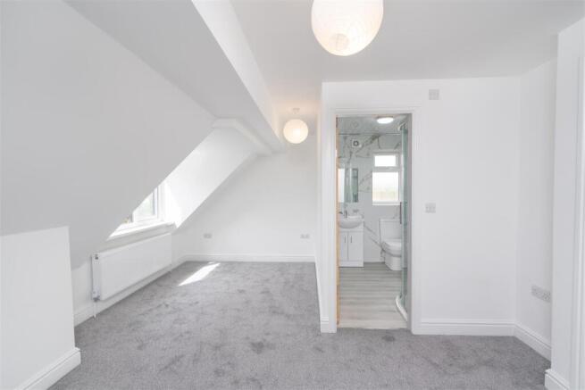 5 bed Detached to rent Image 12