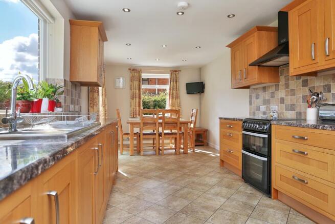KITCHEN DINER