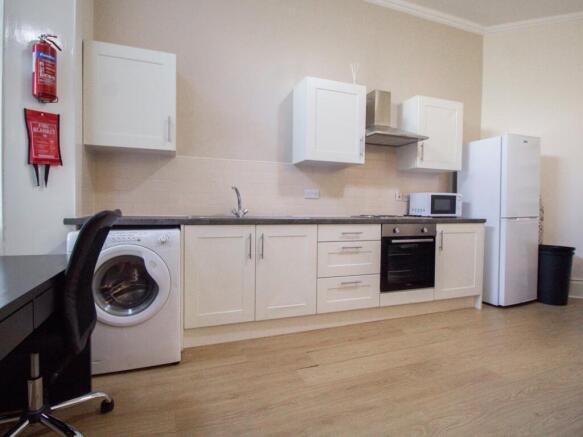 2 bed Apartment to rent Image 11