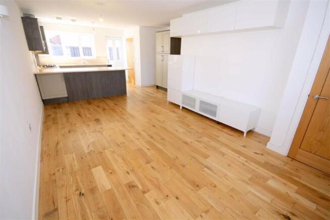 OPEN PLAN LIVING ROOM / DINING KITCHEN
