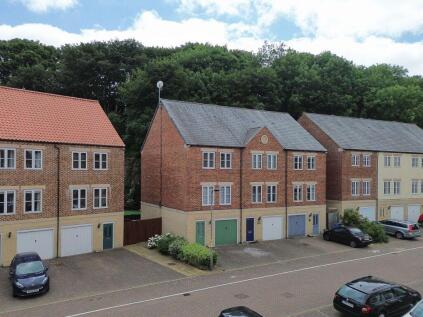 10 Whitehall Landing, Whitby