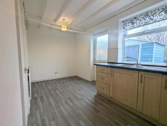 3 bed Semi-Detached to rent Image 4