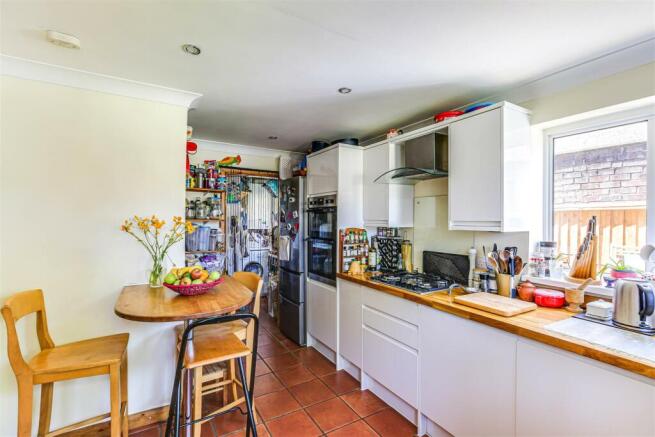 7 Kitchen.jpg
