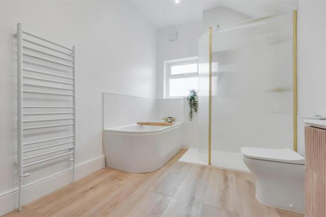 Bathroom_3.jpeg