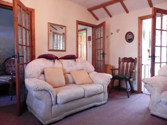 Lounge 1 (Property Image)