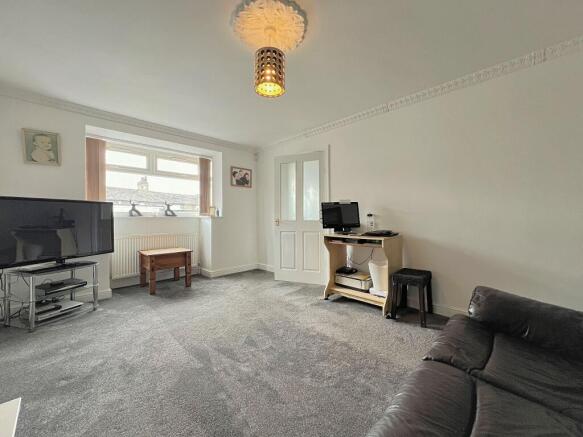 4 bed Detached for sale Image 9