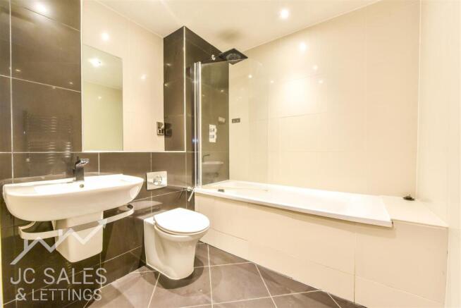 2 bed Apartment to rent Image 6