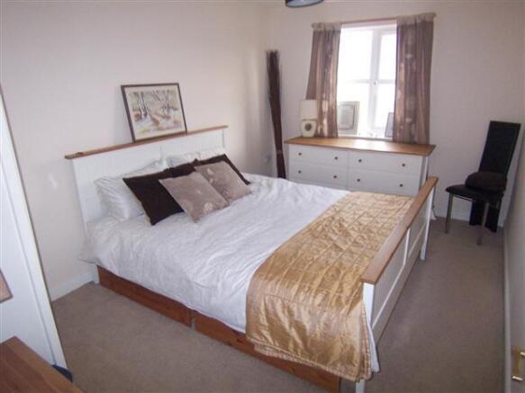 BEDROOM 2