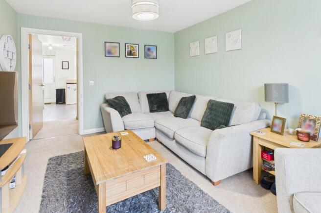 CAM02519G0-PR0379-STILL008