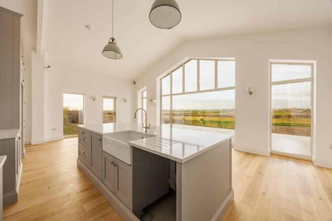 4 bed Detached for sale Image 6