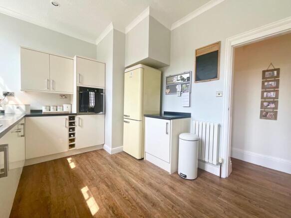 3 bed Flat for sale Image 10