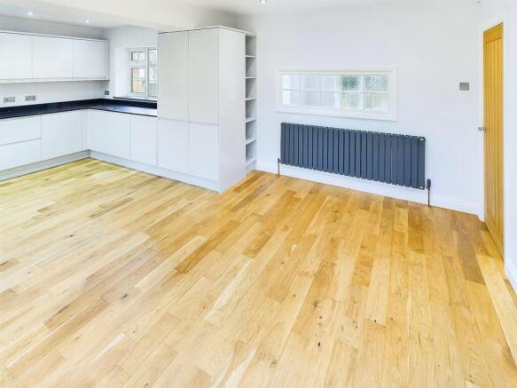 4 bed Detached to rent Image 12