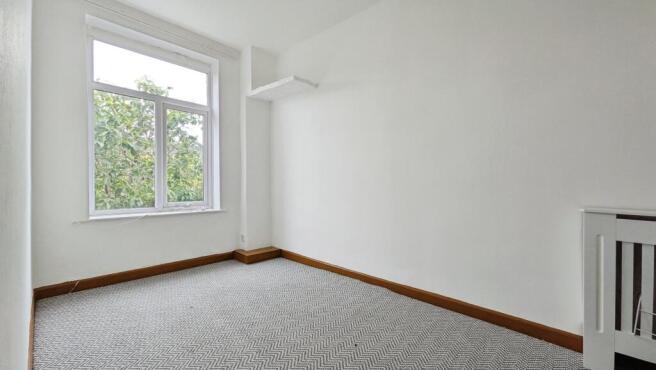 2 bed Terraced to rent Image 5