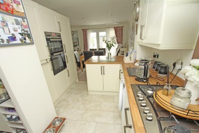 Kitchen c.jpg
