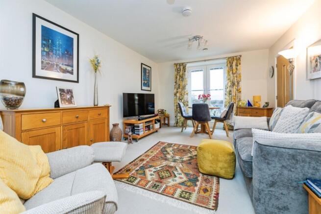 2 bed Apartment for sale Image 7