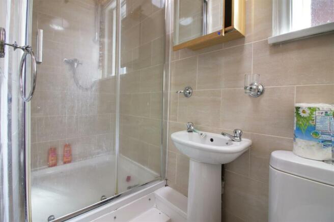 7 bed House to rent Image 7