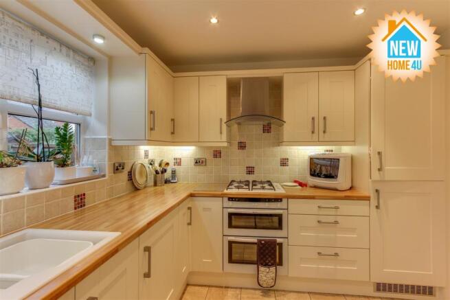 KITCHEN / DINING ROOM: