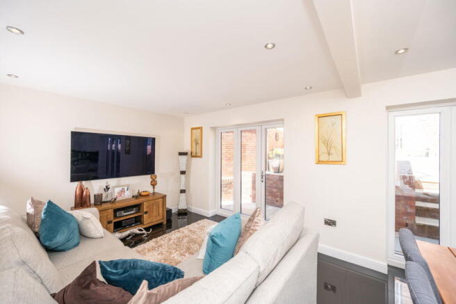 4 bed Detached for sale Image 11
