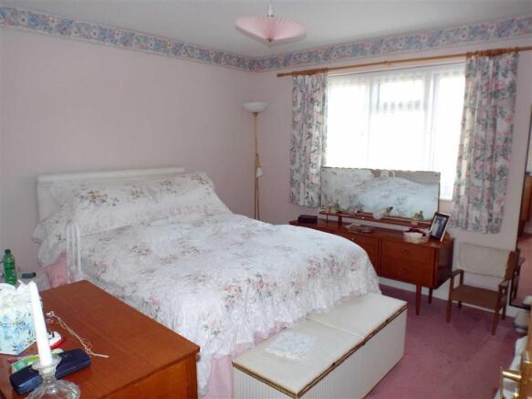 BEDROOM 1:
