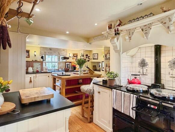 4 bed Detached for sale Image 5
