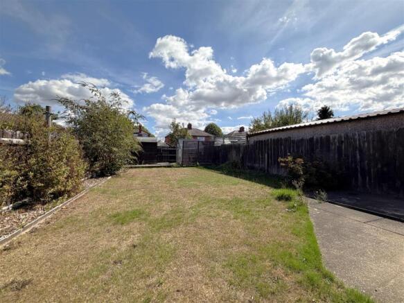 Well-Appointed Rear Garden 712