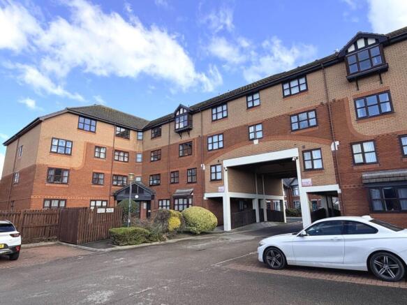 2-bed flat on St Annes Court, St Annes Road, Blackpool, FY4 2DS, £68,000