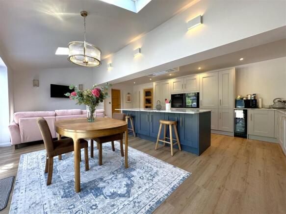 Fabulous Open-Plan Living Space 140