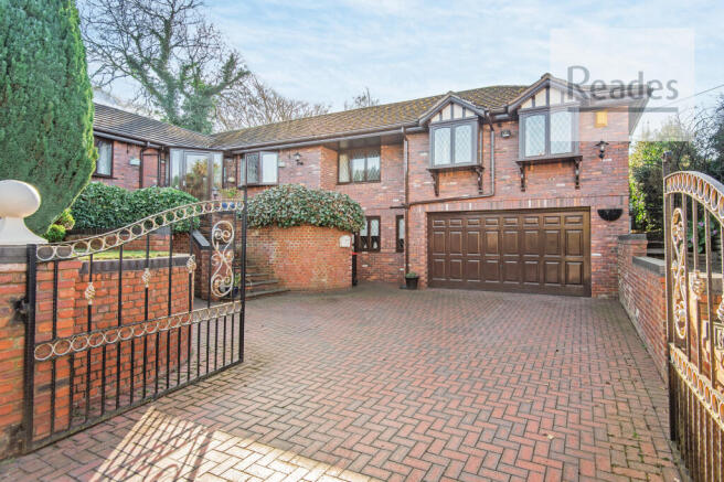 Driveway to front