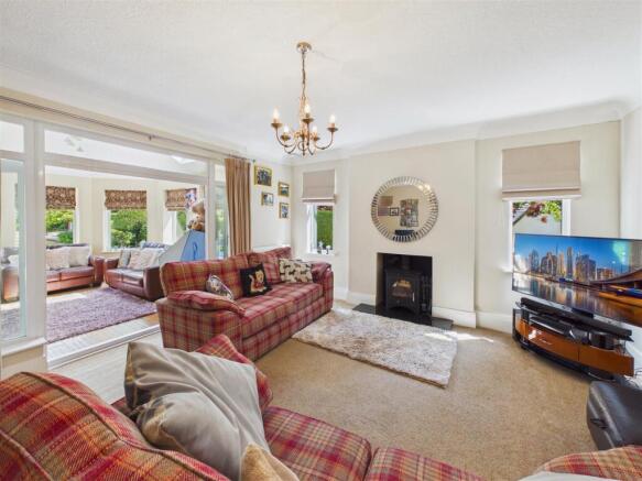 4 bed Detached for sale Image 5